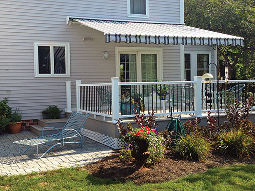 a backyard with a Series 7700 Retractable Awning
