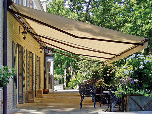 a Series G150 Retractable Awning over a sidewalk